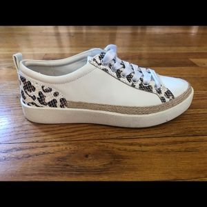 Vionic Winny Sneakers in White Leopard